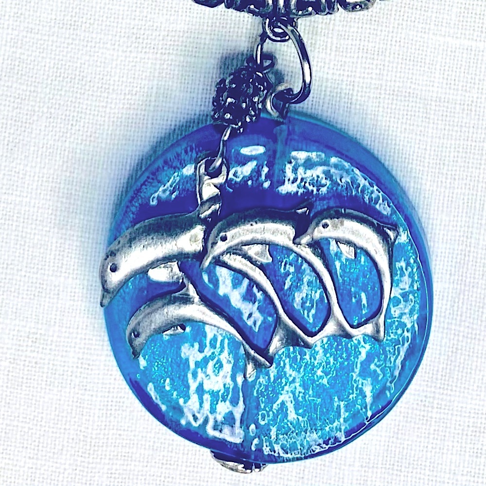 Feifish Art Glass & Dolphin Wire Necklace. NWT